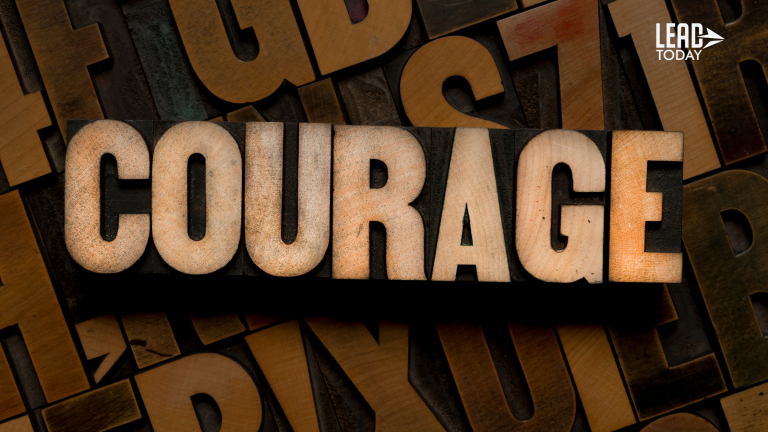 how to become a courageous leader